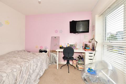 11 Trinity Drive, Folkestone, CT19 5UU