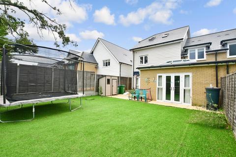 11 Trinity Drive, Folkestone, CT19 5UU