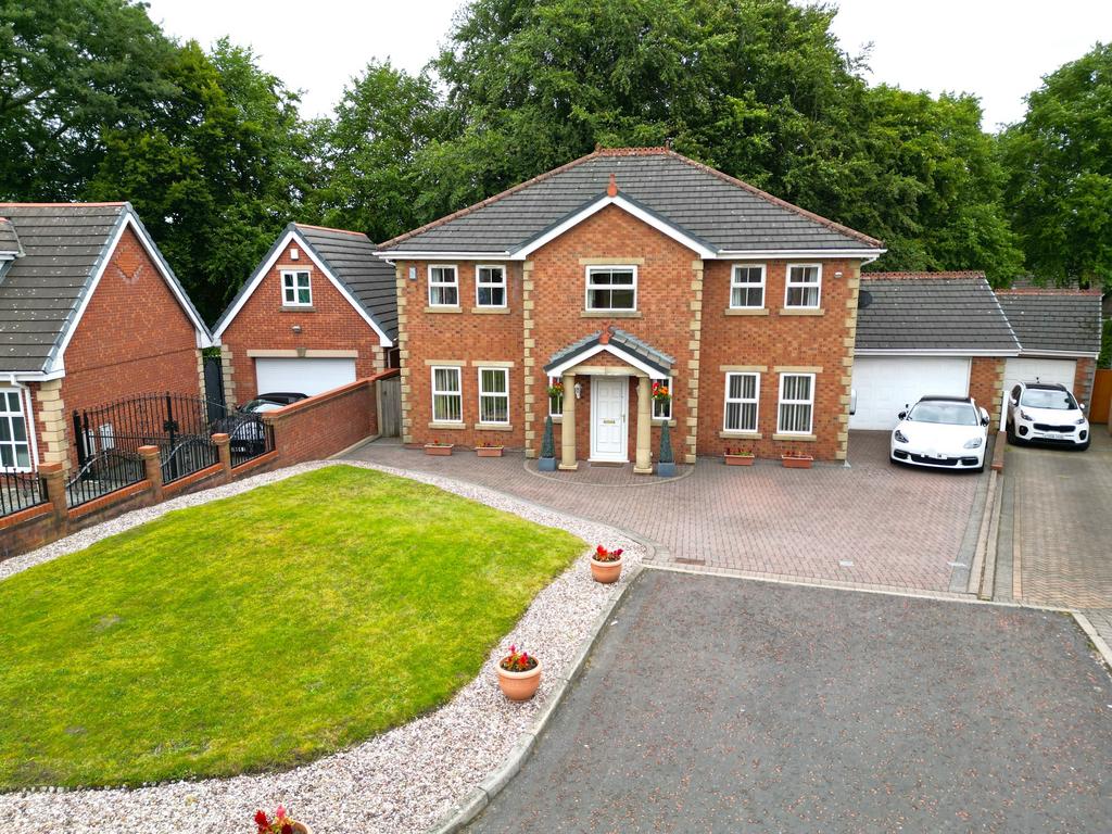 Lavender Walk, Garswood, AshtonInMakerfield, WN4 5 bed detached house for sale £450,000