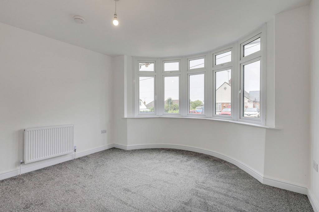 Love Lane, Rayleigh, SS6 3 bed semidetached house £425,000