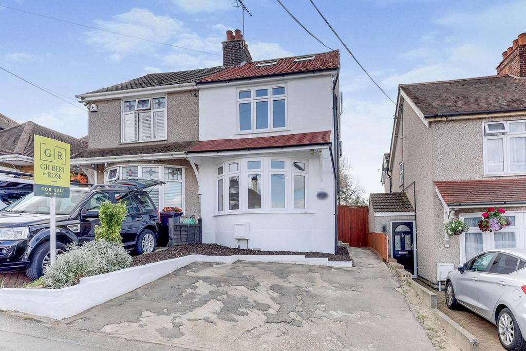 Love Lane, Rayleigh, SS6 3 bed semidetached house £425,000