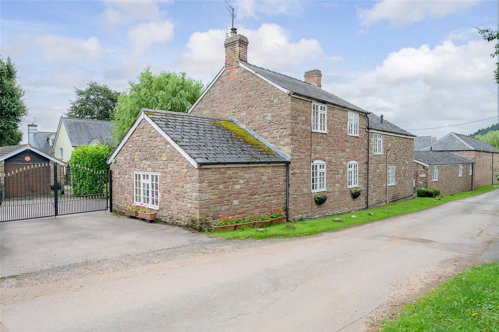 Weston under Penyard, RossonWye, Herefordshire, HR9 3 bed detached house for sale £600,000