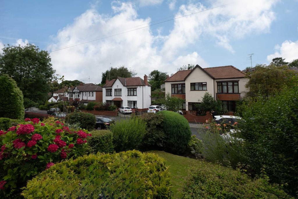 Woodhill Drive, Prestwich 4 bed semidetached house £1,500 pcm (£346 pw)