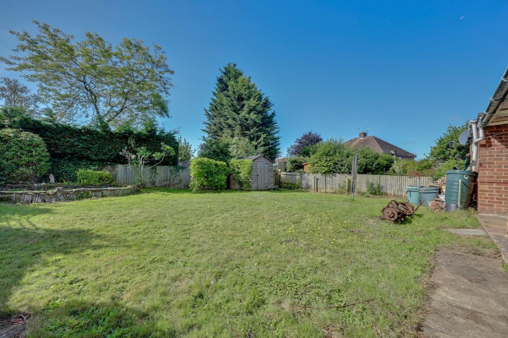 Windmill Drive, Burgess Hill, RH15 2 bed semidetached bungalow £425,000
