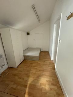 2 bedroom flat to rent, Ilford Lane, IG1