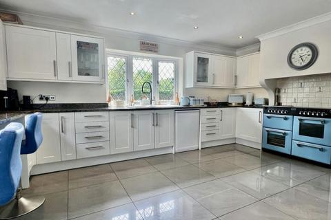 6 bedroom detached house for sale, Howe Lane, Verwood, BH31 6JF