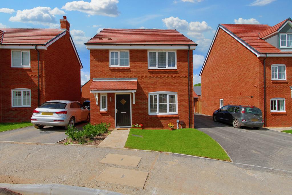 Bossu Drive, Stoughton Park, Oadby... 3 bed detached house £425,000