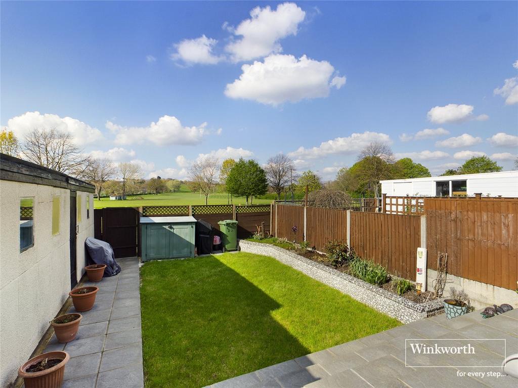 Kinloch Drive, London NW9 3 bed bungalow for sale £575,000