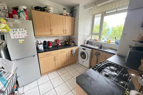 3 bedroom flat to rent, Priory Green, London N1