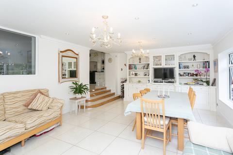 4 bedroom detached house for sale - Hempstead Road, Watford, Hertfordshire, WD17