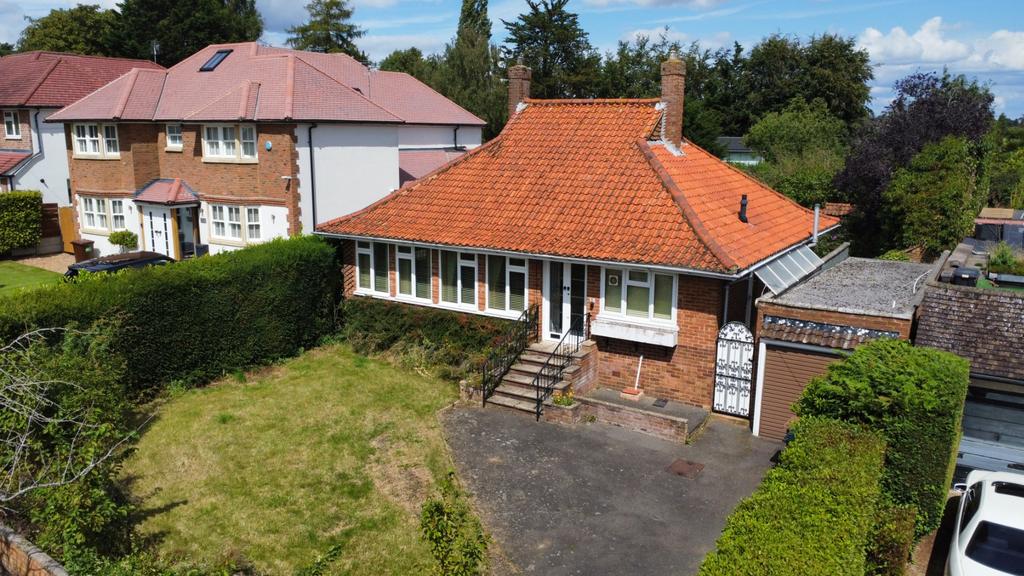 Highfield Way, Rickmansworth 2 bed detached bungalow £825,000