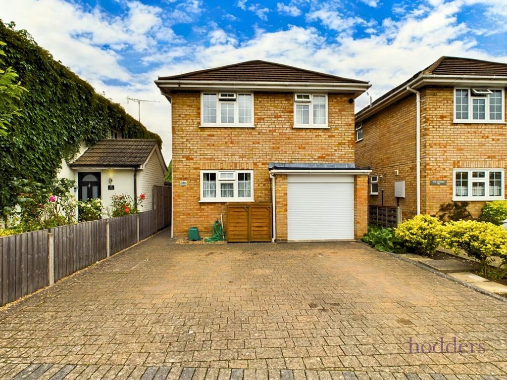 Grove Road, Chertsey, Surrey, KT16 4 bed detached house £2,550 pcm (£