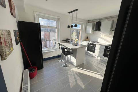 6 bedroom house share to rent, Athelstan Road, Folkestone CR19 6EU