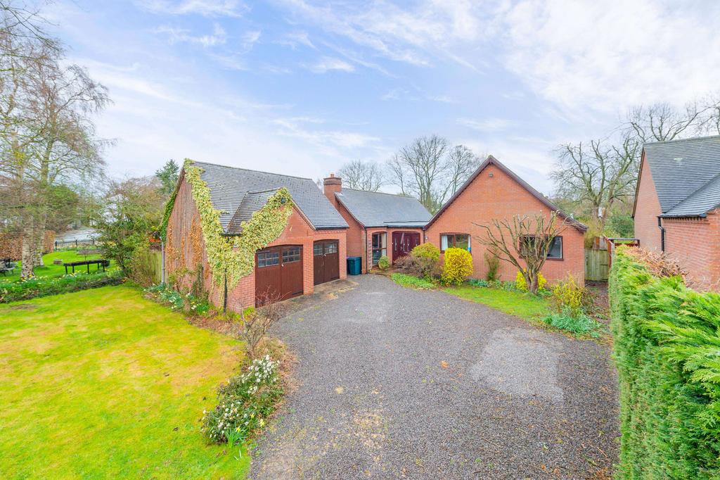 Longden, Shrewsbury SY5 8EX 4 bed detached bungalow for sale £540,000