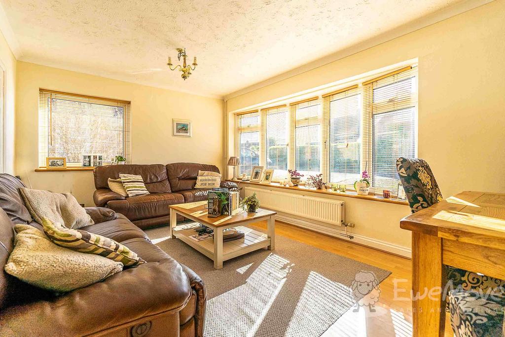 Hubbard Close, Wymondham NR18 0DU 3 bed bungalow for sale £315,000