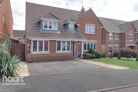 4 bedroom detached house to rent, Roman Close, Northampton