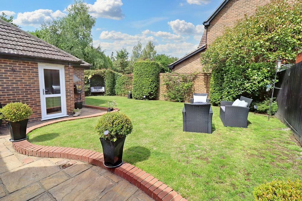 Brandon Close, Chafford Hundred RM16 3 bed detached house for sale £