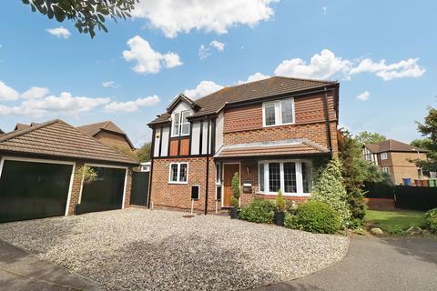 8 Brandon Close, Chafford Hundred, Grays, RM16 6QX