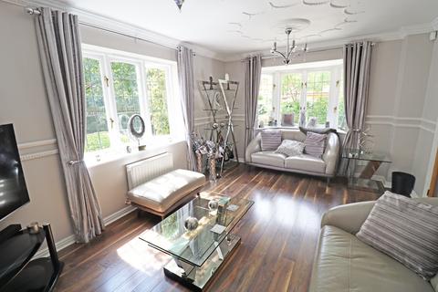 8 Brandon Close, Chafford Hundred, Grays, RM16 6QX