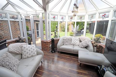 8 Brandon Close, Chafford Hundred, Grays, RM16 6QX