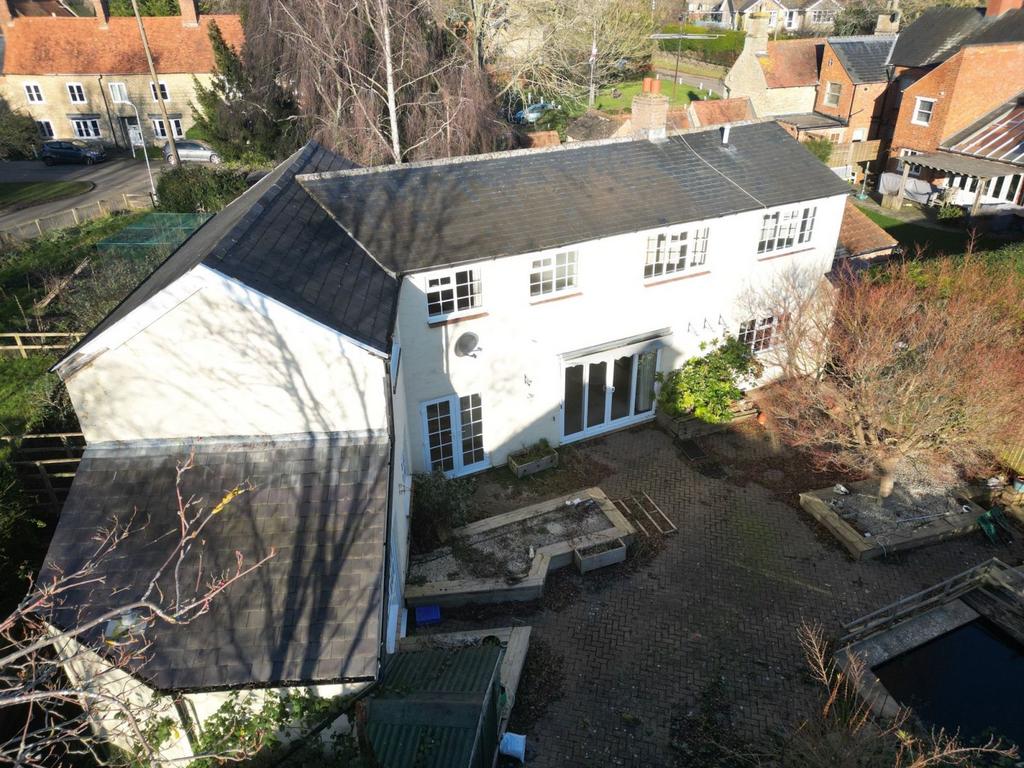 Castle Ashby Road, Yardley Hastings, Northamptonshire NN7 1EL 4 bed