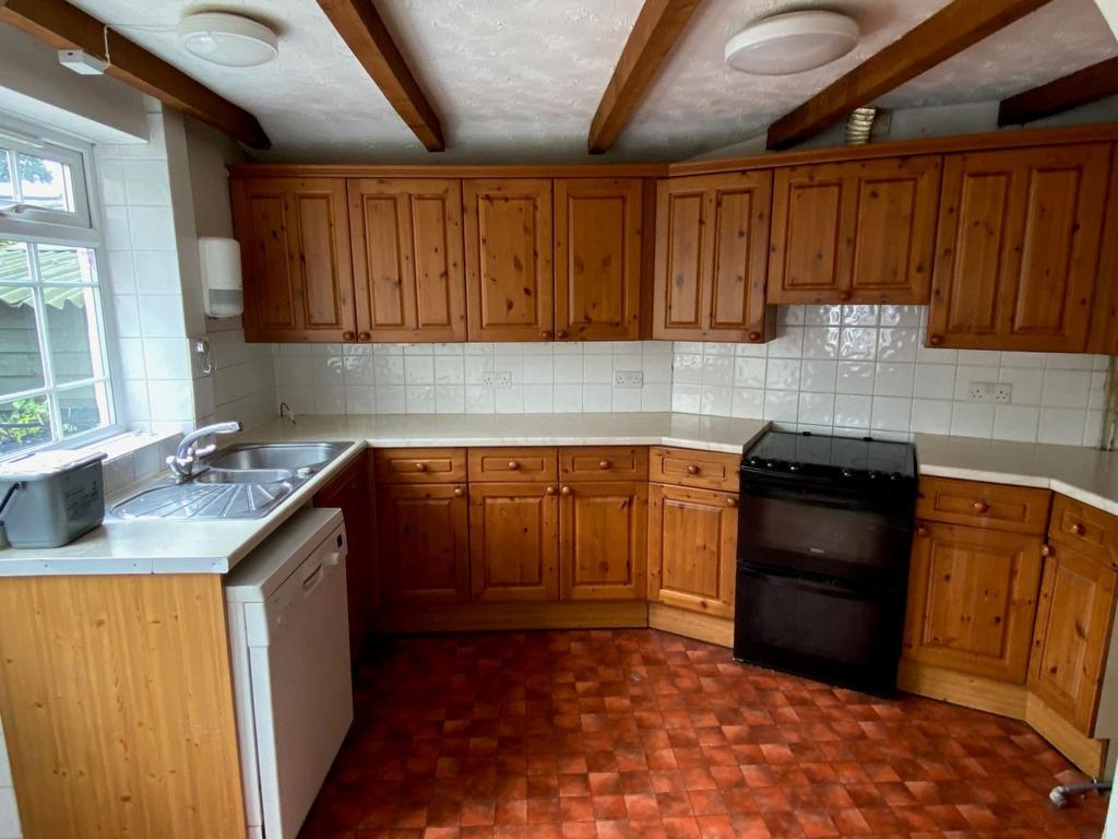 Castle Ashby Road, Yardley Hastings, Northamptonshire NN7 1EL 4 bed