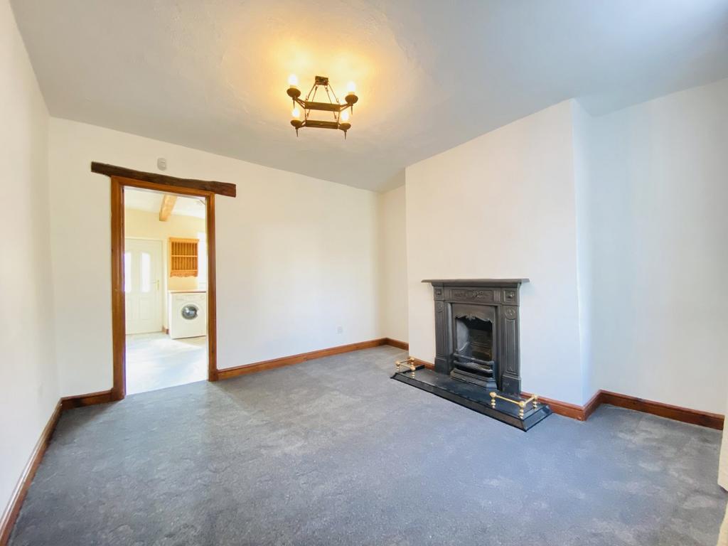 Church Lane, Marple, Cheshire, SK6 2 bed terraced house £750 pcm (£