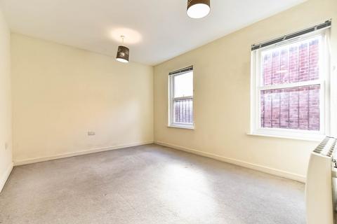 2 bedroom flat to rent, Prestongate, Hessle, East Yorkshire, HU13