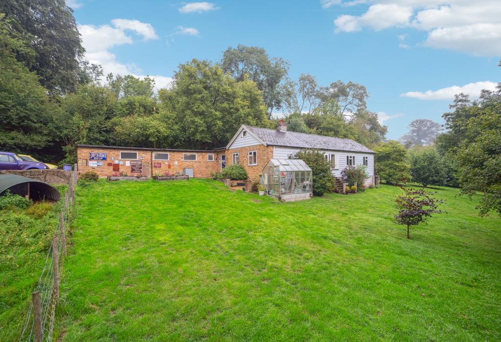 Bellingdon, Buckinghamshire 4 bed detached bungalow for sale £1,250,000