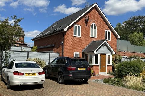 4 bedroom detached house to rent, Chapel Mews, Bury St. Edmunds IP32