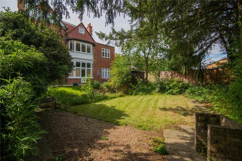 11d Walpole Gardens, Twickenham, TW2 5SL