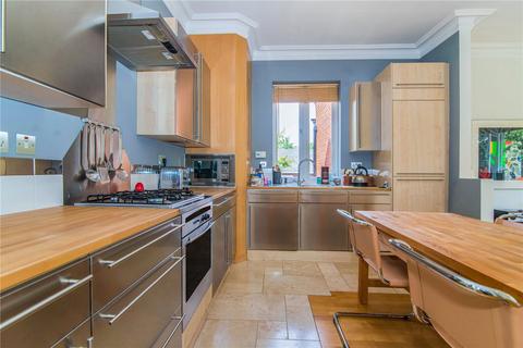 11d Walpole Gardens, Twickenham, TW2 5SL