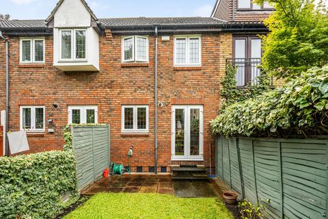 18 Reveley Square, London, SE16 6HS
