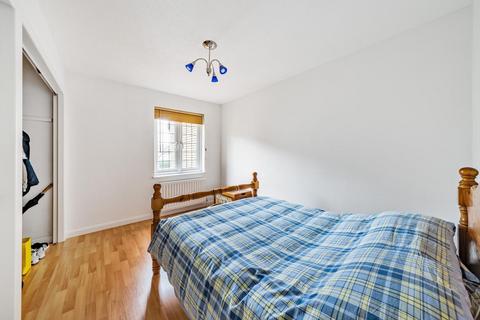 18 Reveley Square, London, SE16 6HS