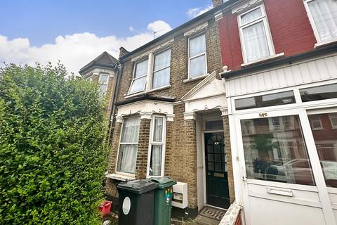 3 bedroom semi-detached house for sale, Winchester Road, Chingford