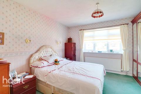 23 Regents Close, Hayes, UB4 8JY