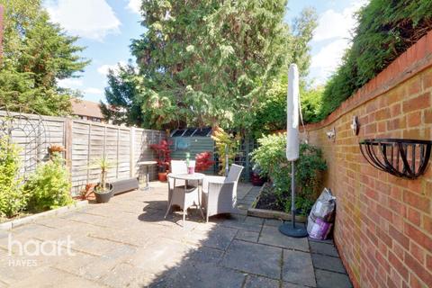23 Regents Close, Hayes, UB4 8JY