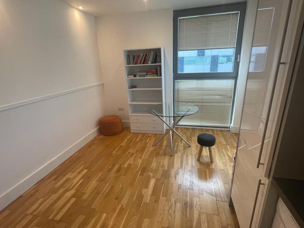 3 Rumford Place, Liverpool... 3 bed apartment to rent £1,500 pcm (£