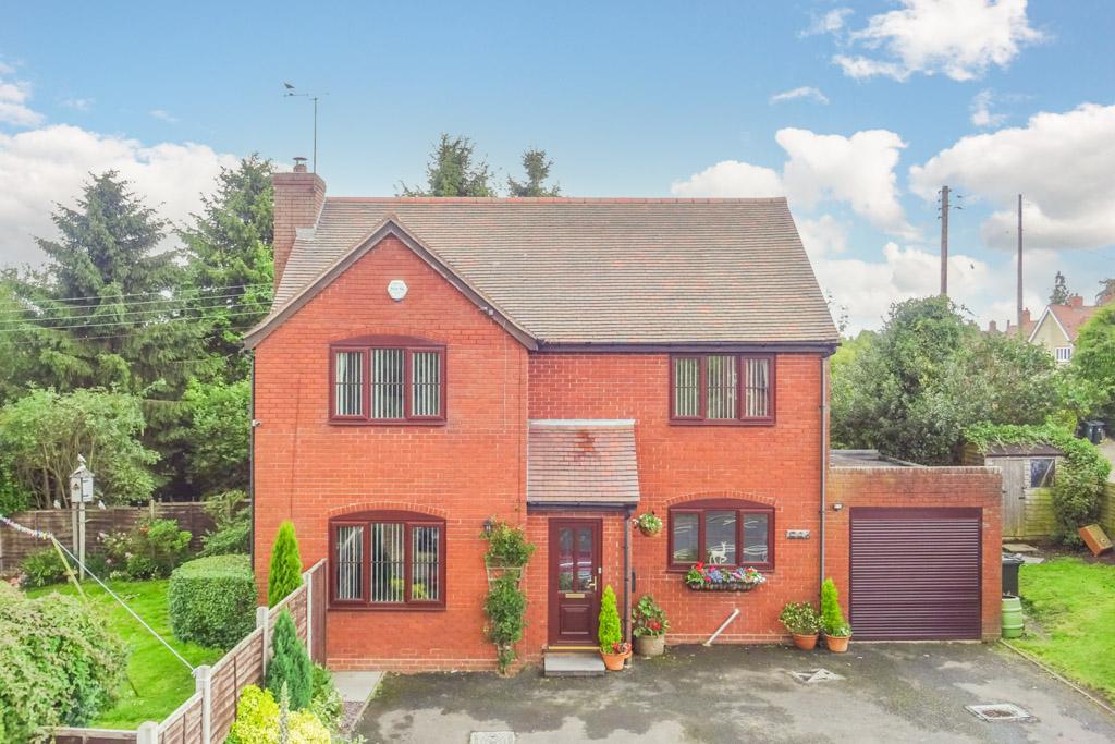 Mamble Road, Clows Top, DY14 3 bed detached house for sale £425,000