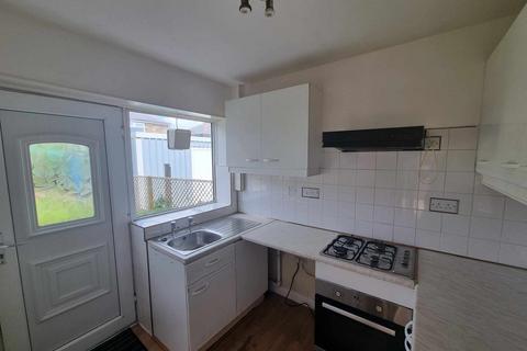 2 bedroom semi-detached house to rent, Gleanings Avenue, Halifax, HX2