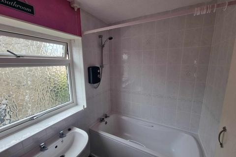 2 bedroom semi-detached house to rent, Gleanings Avenue, Halifax, HX2