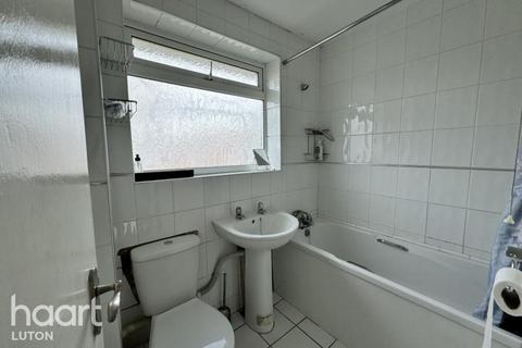 3 bedroom terraced house to rent, Dunsmore Road, Luton