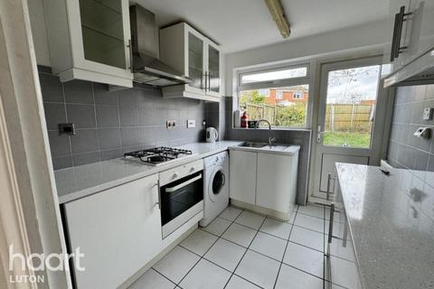 3 bedroom terraced house to rent, Dunsmore Road, Luton