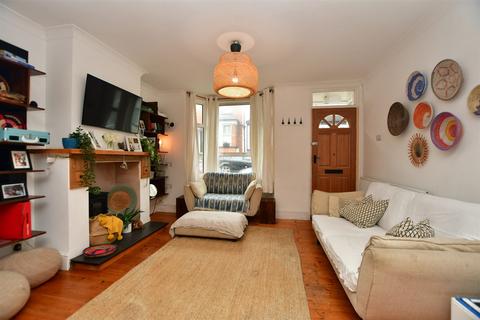 59 Clive Road, Rochester, ME1 3BZ
