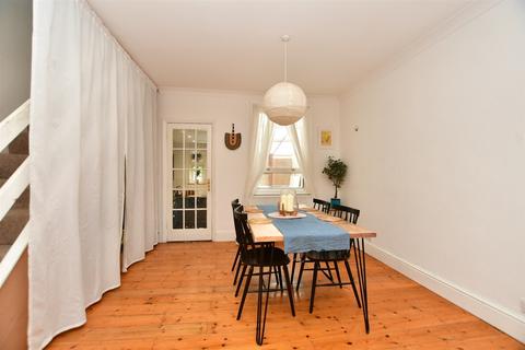 59 Clive Road, Rochester, ME1 3BZ