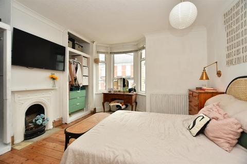 59 Clive Road, Rochester, ME1 3BZ