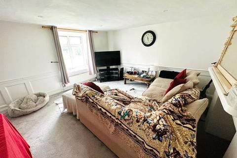 1 bedroom maisonette for sale, The Green, Wooburn Green, Buckinghamshire, HP10