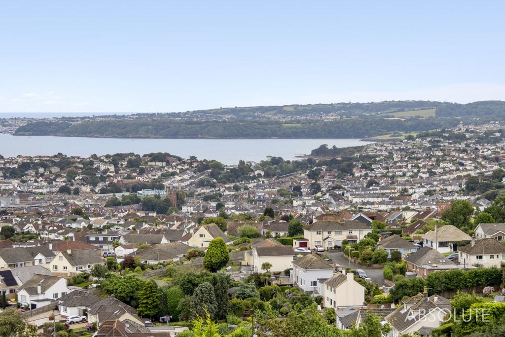 Dolphin Crescent, Paignton, Devon, TQ3 4 bed detached bungalow £450,000