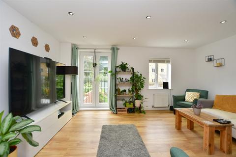 3 Moat Lane, Lower Upnor, Rochester, ME2 4GP