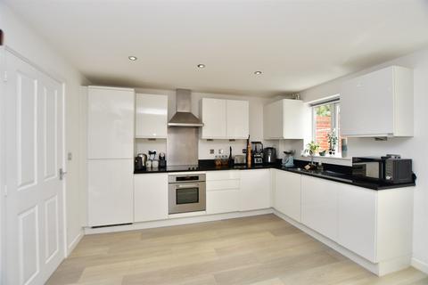3 Moat Lane, Lower Upnor, Rochester, ME2 4GP